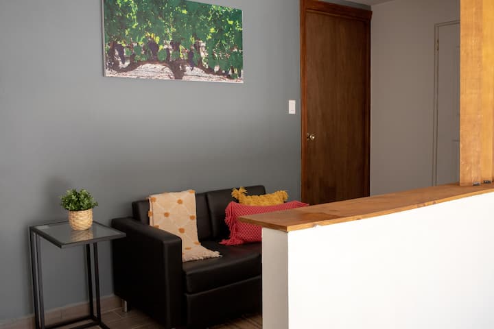 Lovely 1-bedroom Serviced Apartment, Free Parking - Ensenada
