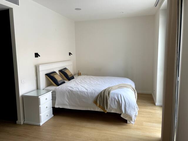 Luxurious 4 Bedroom Apartment on Brighton Beach gallery image 5