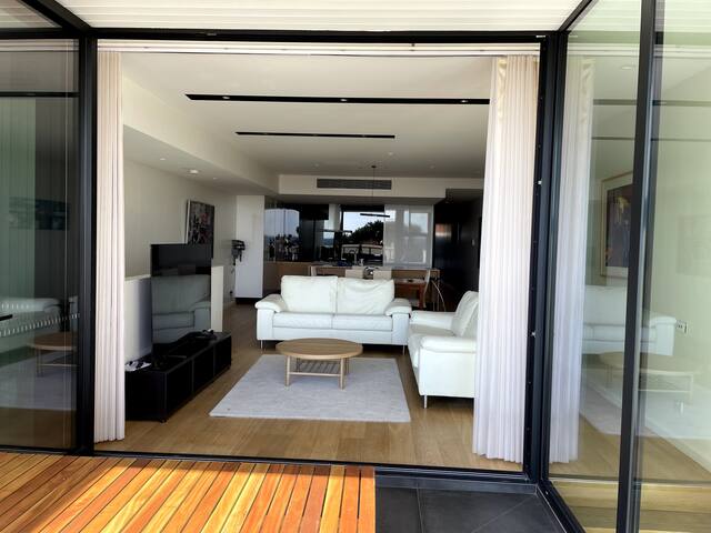 Luxurious 4 Bedroom Apartment on Brighton Beach gallery image 4