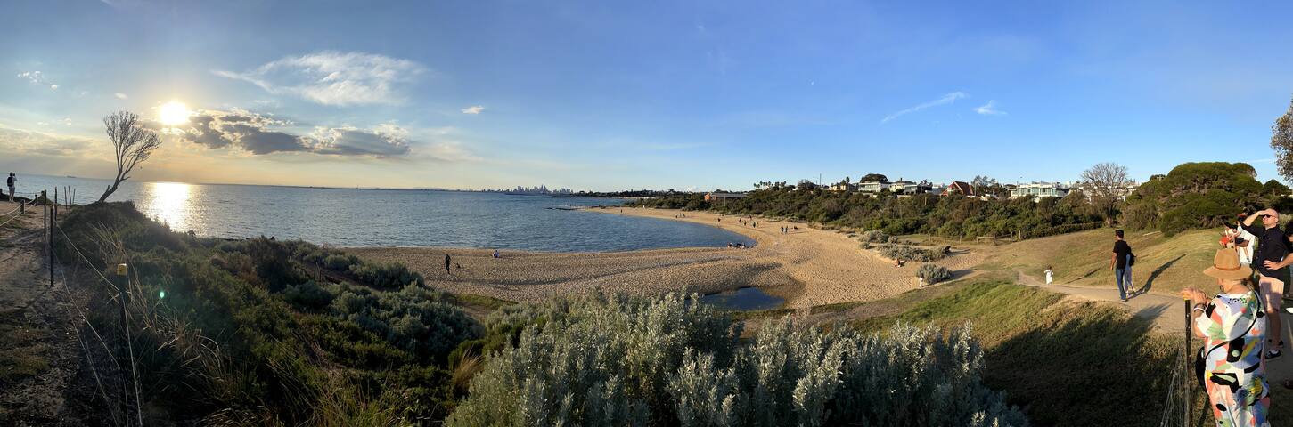 Luxurious 4 Bedroom Apartment on Brighton Beach gallery image 3