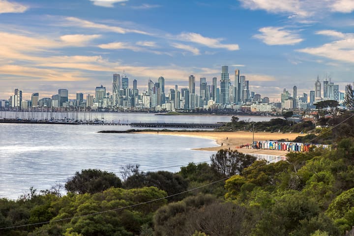 Luxurious 4 Bedroom Apartment on Brighton Beach