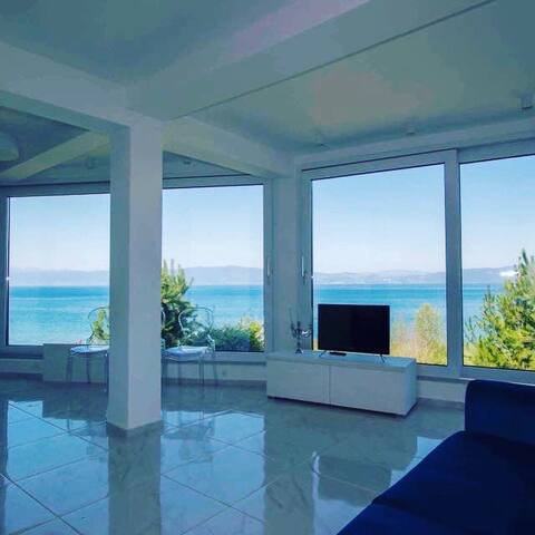 Luxury resort near the lake with great lakeview.