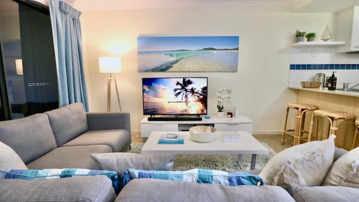 Poolside Retreat At Tropical Resort - Tewantin