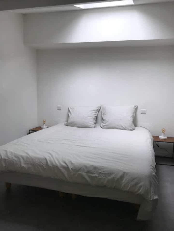 dormitorio entrepiso, ropa de cama nueva