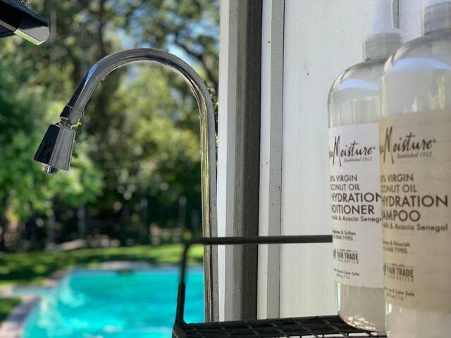 Los Gatos Villa: hot tub, sauna, pool, huge yard gallery image 3