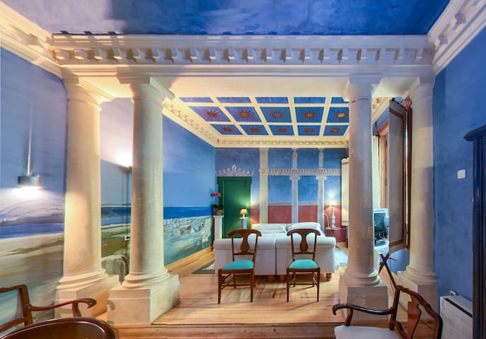 Aristocratic Mediterranean w. Royal Palace Views gallery image 3