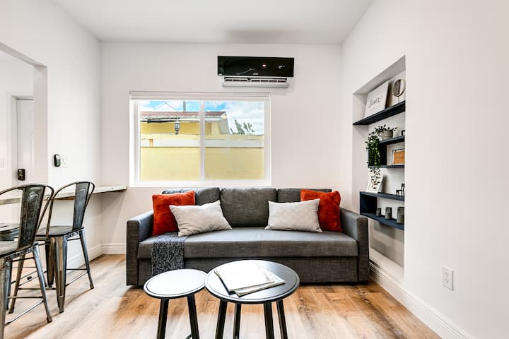 Beautiful Shenandoah One Bedroom + Fast Internet - Coral Gables