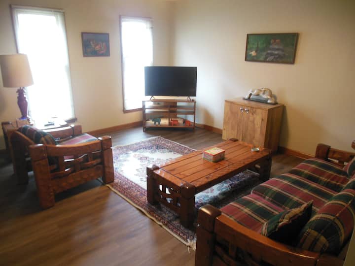Cheerful 2 Bedroom 2.5 Bath Townhouse - Raleigh, NC