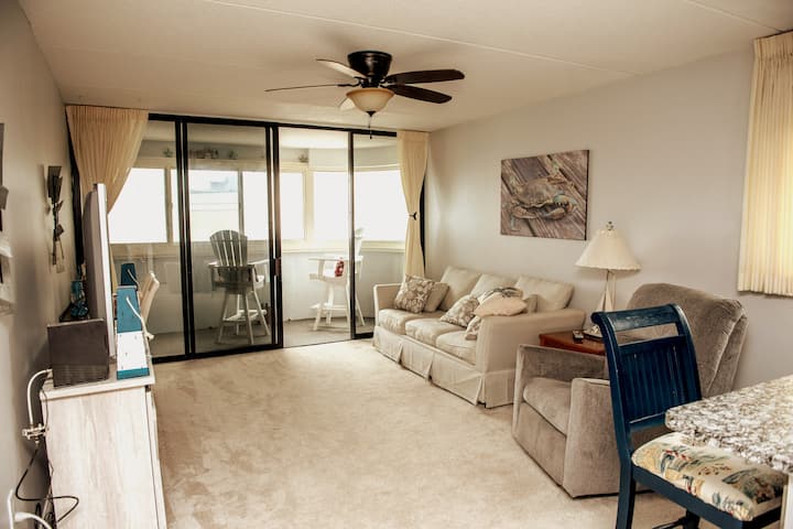 Uvoľnite sa po dni na promenáde alebo v miestnych minigolfových centrách