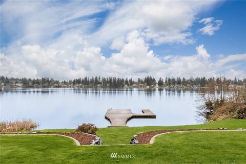 Beautiful Lake Lodge w/ Huge Private Dock