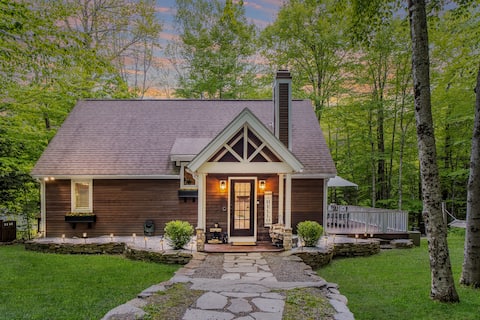 Chalet with Hot Tub and Game Room