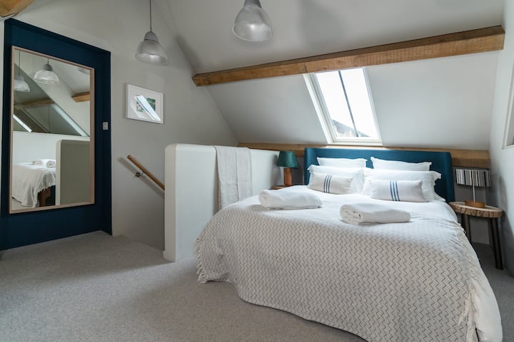 Cosy upstairs attic bedroom with king size bed