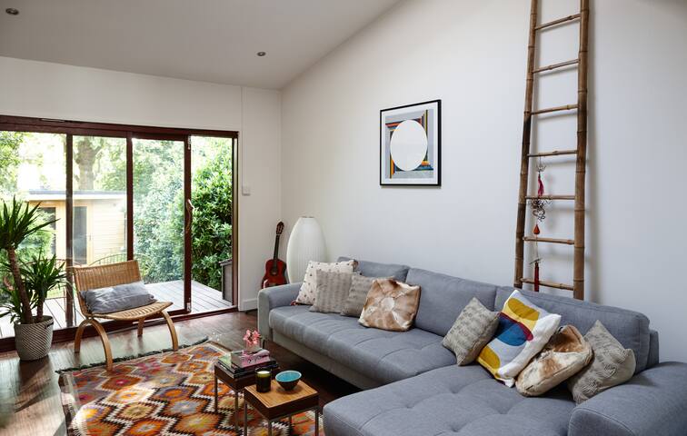 Designer’s Stylish Cottage In Leafy Highgate