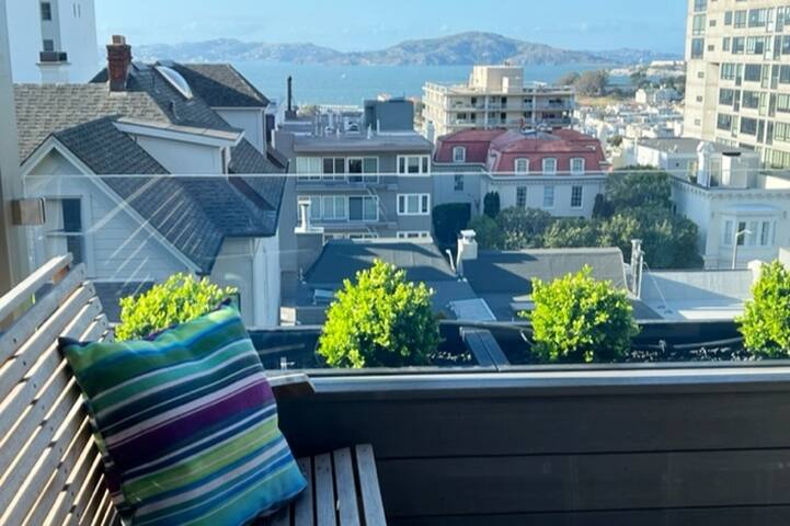 Gorgeous Luxe 2B 2Ba PacificHts VIEWcondo Monthly