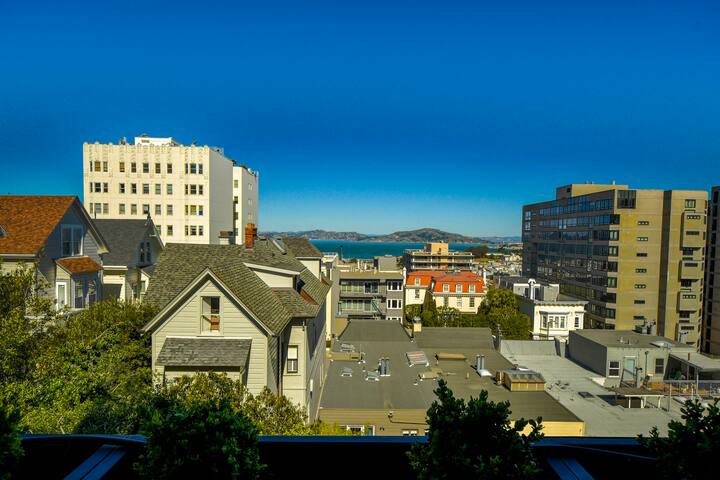 Gorgeous Luxe 2B 2Ba PacificHts VIEWcondo Monthly gallery image 2