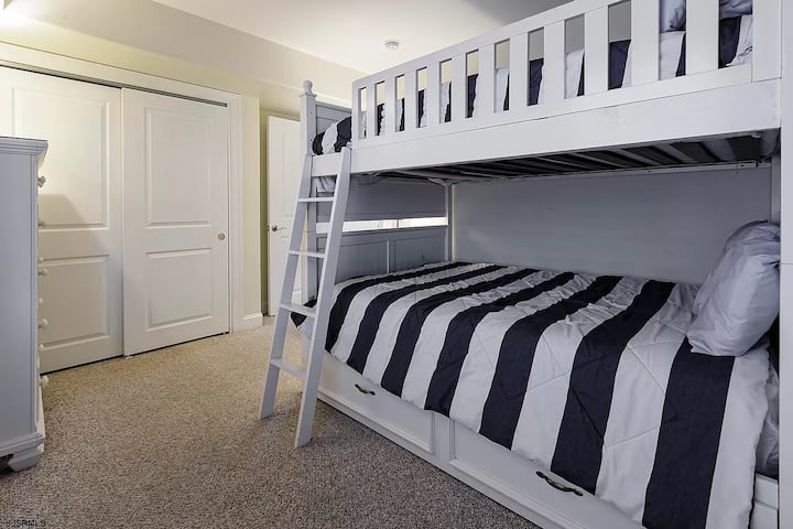 Двойно над двойни близнаци с трюфел на 1 - ви етаж