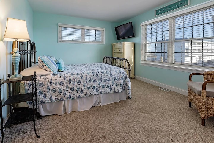 Втора стая с двойно легло и самостоятелна баня на 2 - ри етаж.