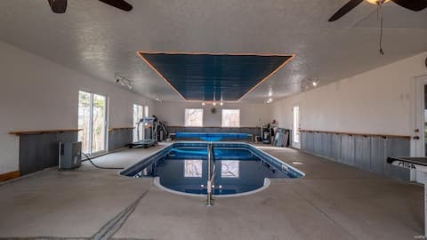 Country Getaway w Year-round Indoor Pool