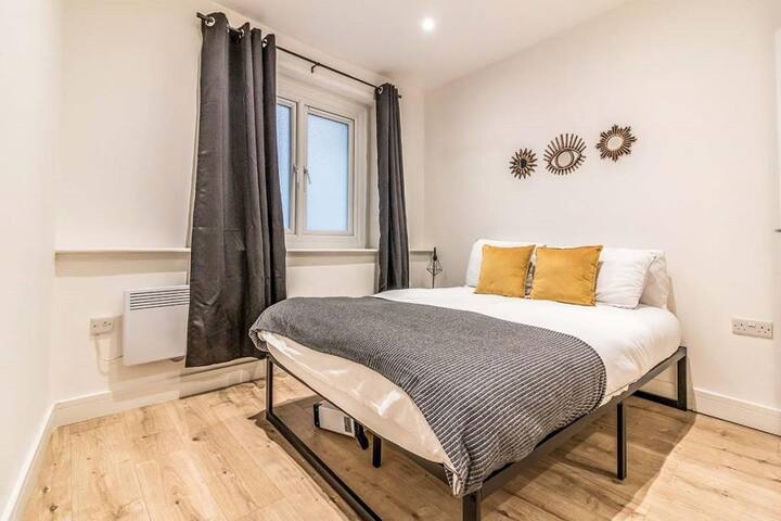 City Centre – Sleeps 20 Guests – 10 beds – 8 Rooms gallery image 2