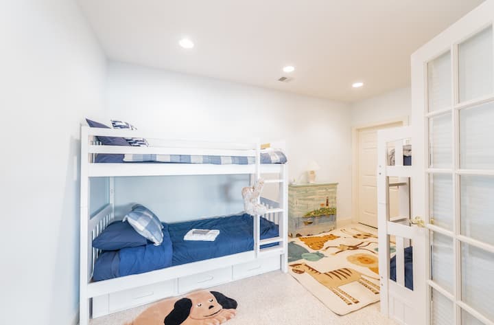Fun, animal themed bunk room! These bunk beds are super cozy and so fun for kids. We have toddler gates to convert into a safe, toddler bed/prevent from rolling. Carpeted, comfortable and right near the playroom and bathroom 