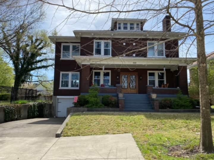 Historic 5 BR Home 2 miles from Churchill Downs Houses for Rent in
