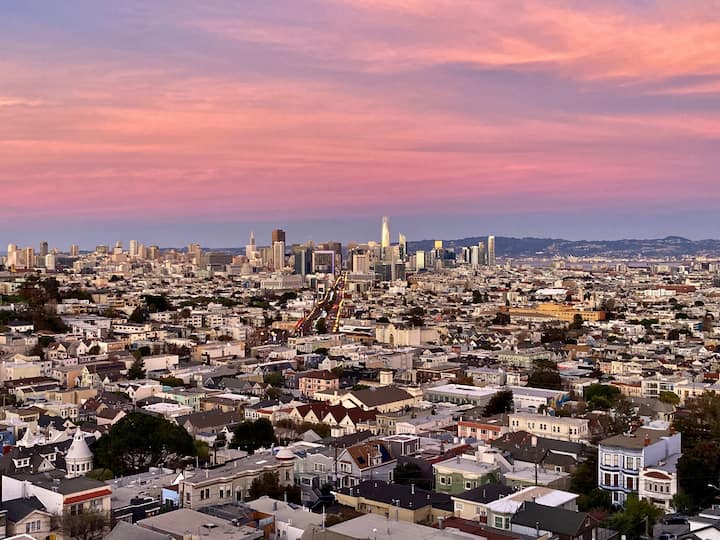 Stunning Castro Condo with Breathtaking Views Condominiums for Rent