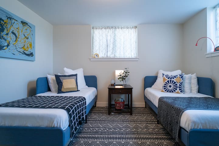 Charming Mid-century Modern Suite On City Park - Denver, CO