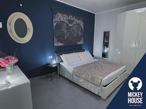 Mickey House | Downtown House near the Autodromo