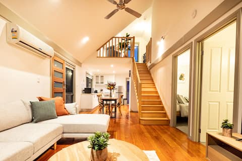 Cozy country retreat, located right in town