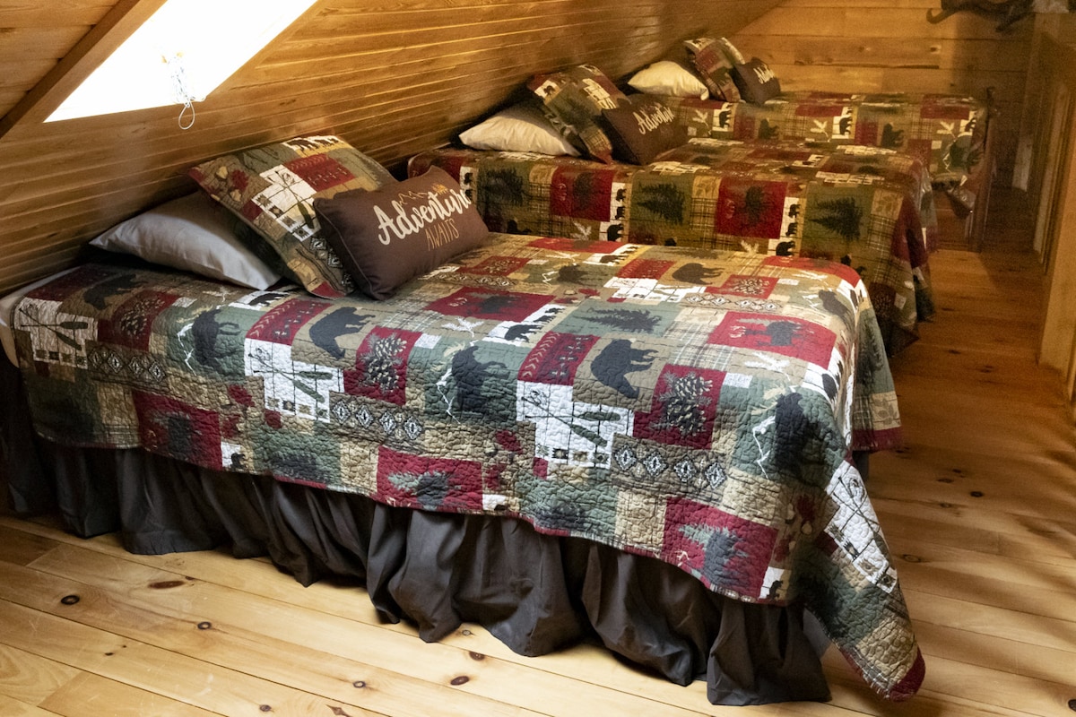 3 twin beds in the loft and a King Size bed on the other end. Note: the loft does not have a divider wall between the king size bed on one end and the 3 twin beds on the other end. 