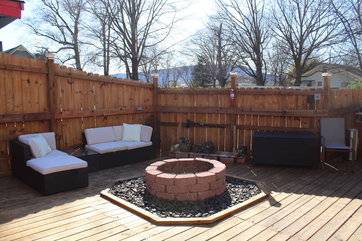 Fascinating 2 bed get away exterior TV and BBQ – Photo 11