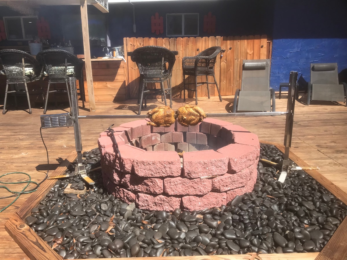 Fascinating 2 bed get away exterior TV and BBQ – Photo 13