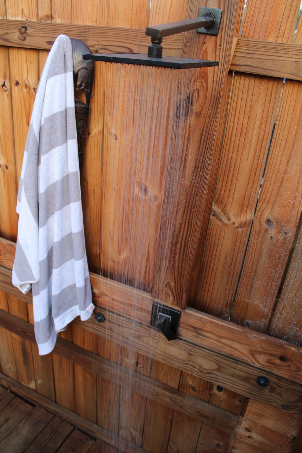 Fascinating 2 bed get away exterior TV and BBQ – Photo 10