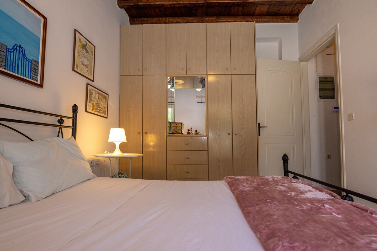 Dormitorio 1 con un armario grande