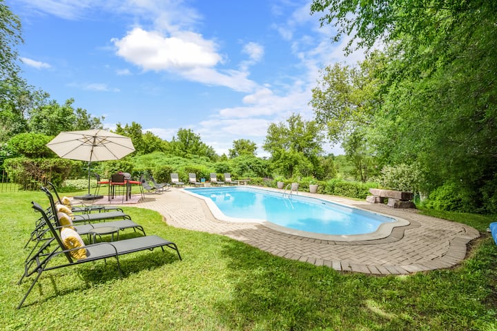 Falcon Crest-Family, Pool and Pet Friendly in PEC
