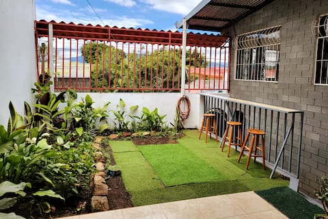 Casa Flores - Minutes Away from Heredia Centro