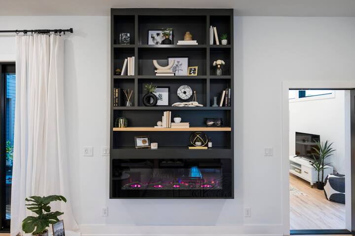 Luxury Chic Modern Home Minutes from the Gulch gallery image 5