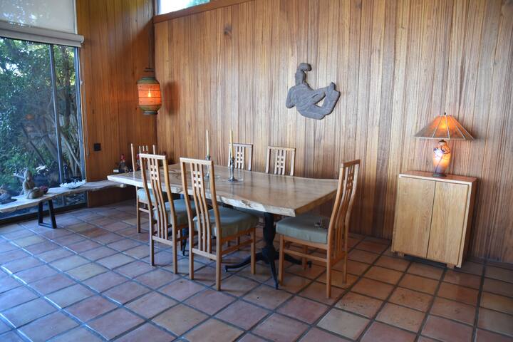 Spectacular views, quiet family retreat gallery image 5