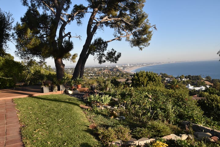 Spectacular views, quiet family retreat