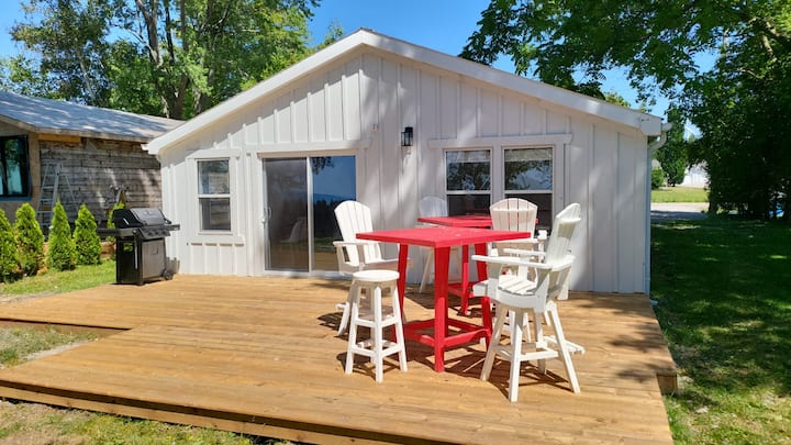 Waterfront Cottage with Access to Water