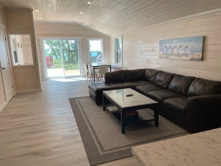Waterfront Cottage With Access To Water - Grand Bend