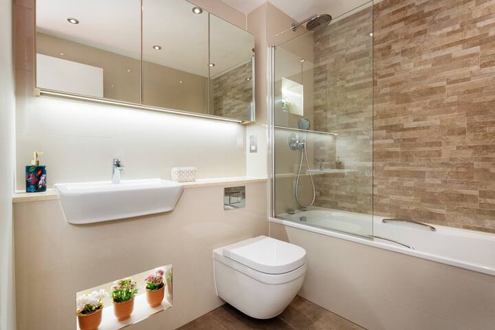 Stylish 3 bedroom apartment in Aldgate (Zone1) gallery image 4