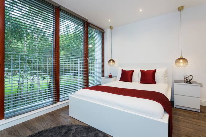 Stylish 3 bedroom apartment in Aldgate (Zone1) gallery image 2