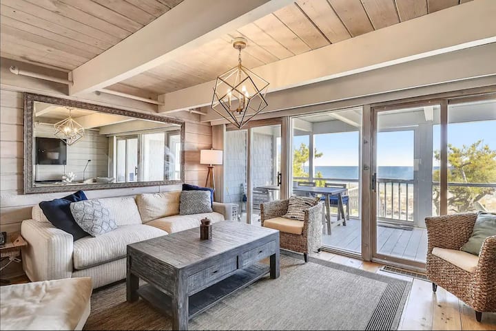 Oceanfront Getaway   Private Beach & Stunning View