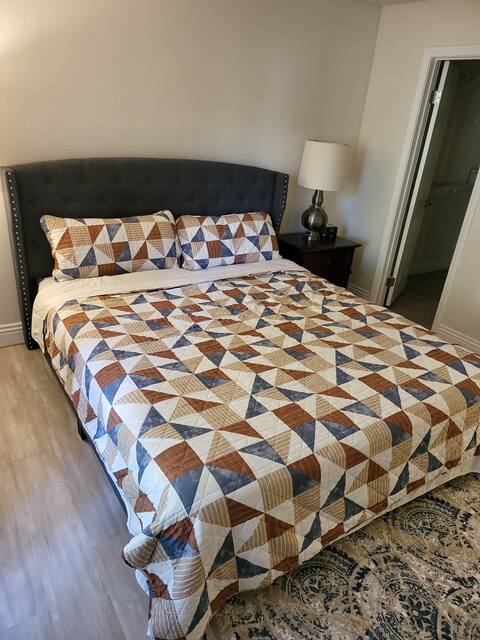 Charming One bedroom Condo Entire Place in Corona
