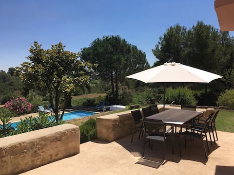 The Minister, winemaker's house with large swimming pool