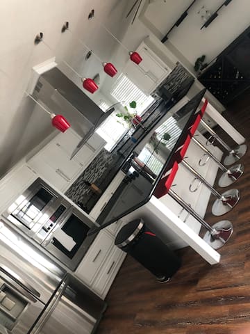 Entire cozy house with pool