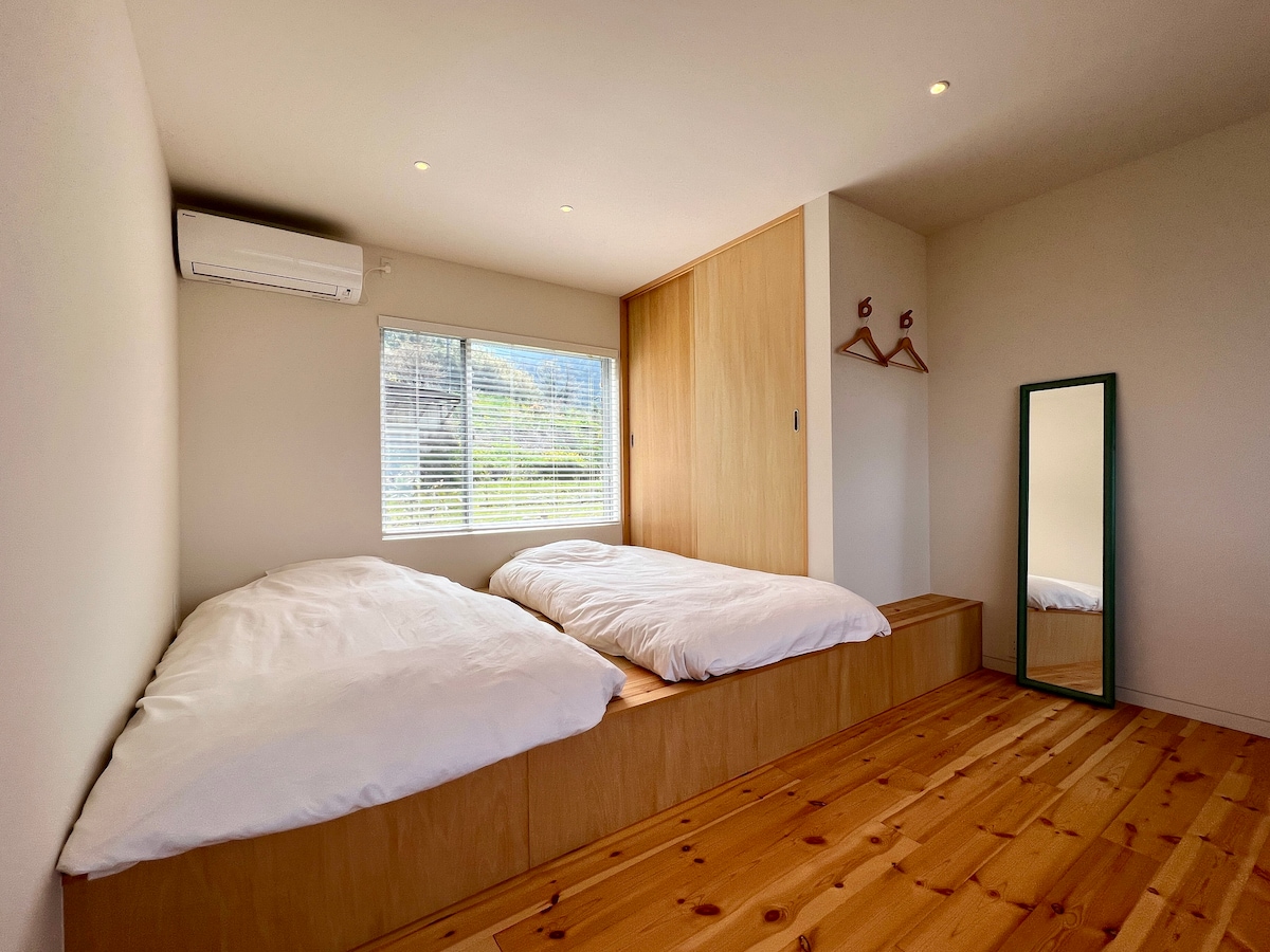 โปรดวางฟูกบนทางขึ้นเขาเล็กๆ