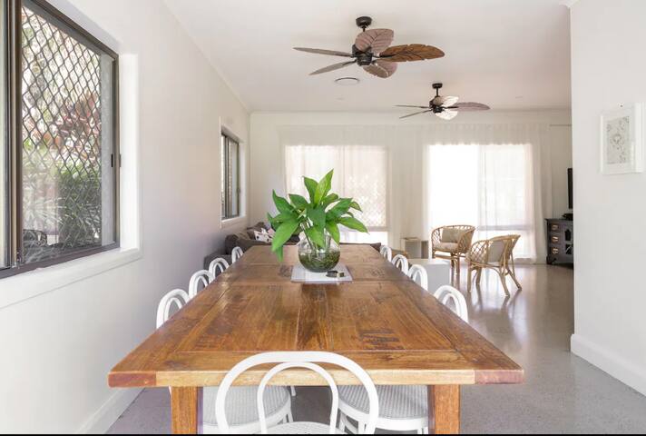 Bali-Ahn. Acreage 3 mins to town. Pool, A/C, Wifi gallery image 5