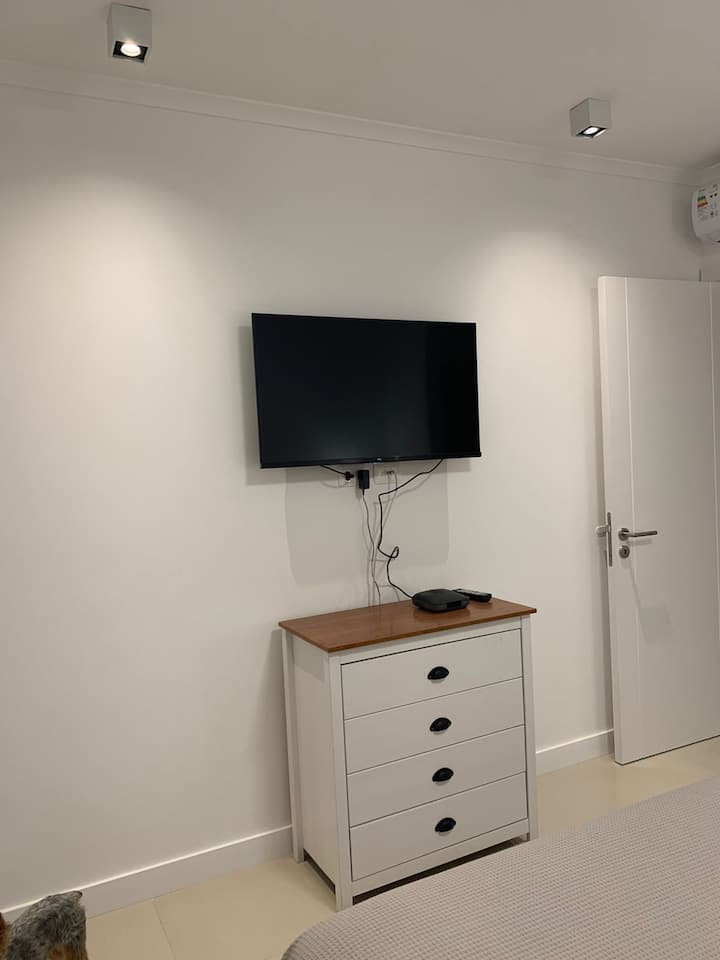 Телевизорна спалня